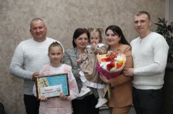 Многодетную семью из Грязинского района наградили областной премией