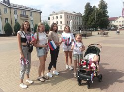 В Грязях прошла акция, приуроченная ко Дню Государственного флага России